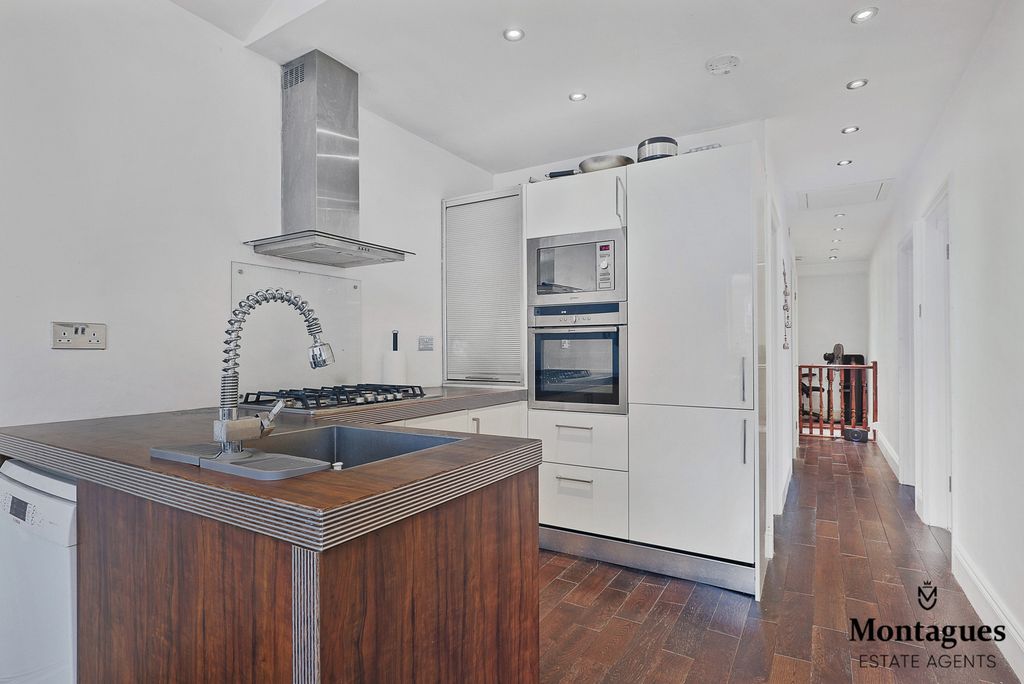Additional image 8 of 2 bed flat for saleHemnall Street, Epping CM16