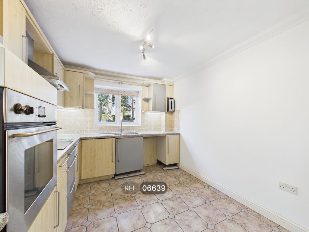 Property photo 3 of 12 Kitchen