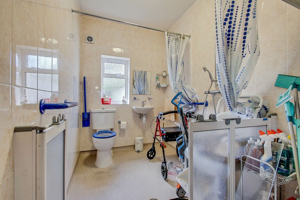 Property photo 3 of 11