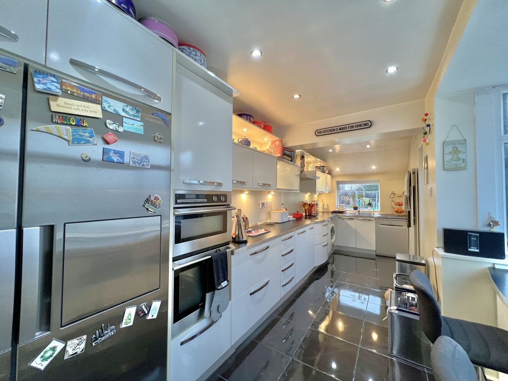 Property photo 3 of 24