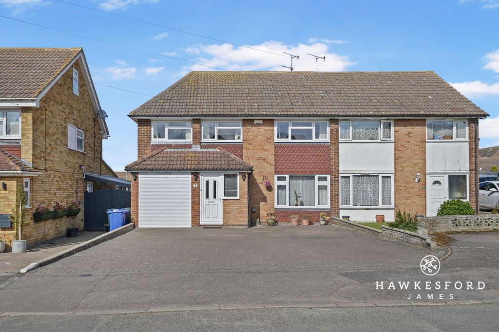 Property photo 1 of 22 Rivers Road, Teynham - Front Aspect