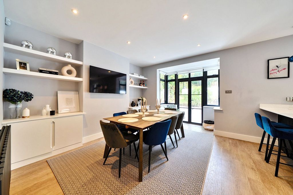 Property photo 1 of 20 Dining Room