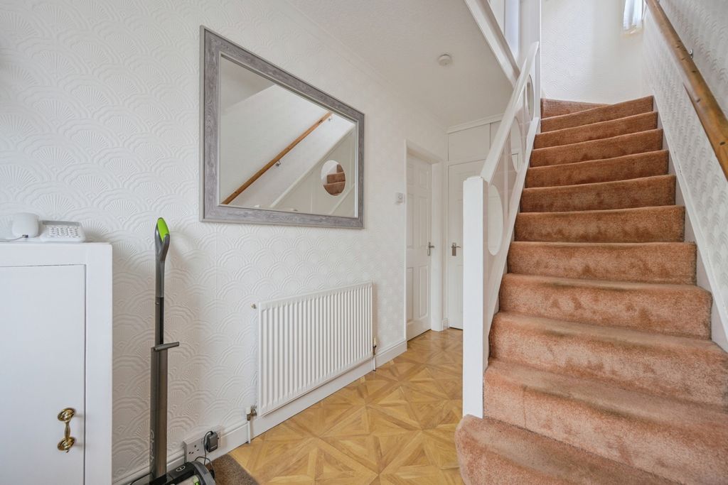 Property photo 2 of 17 Photo