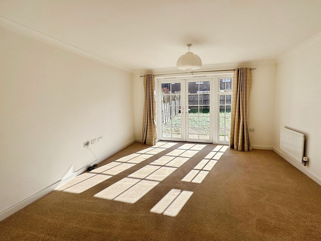 Property photo 2 of 11 Pbox-Img.Jpg