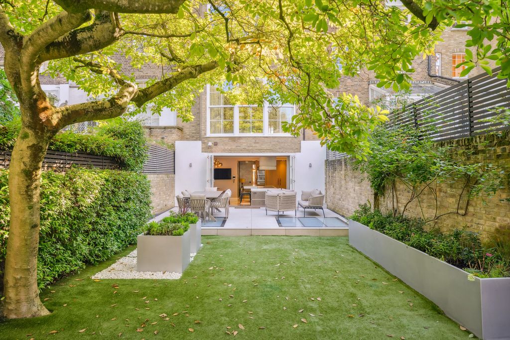 Property photo 2 of 16 Image