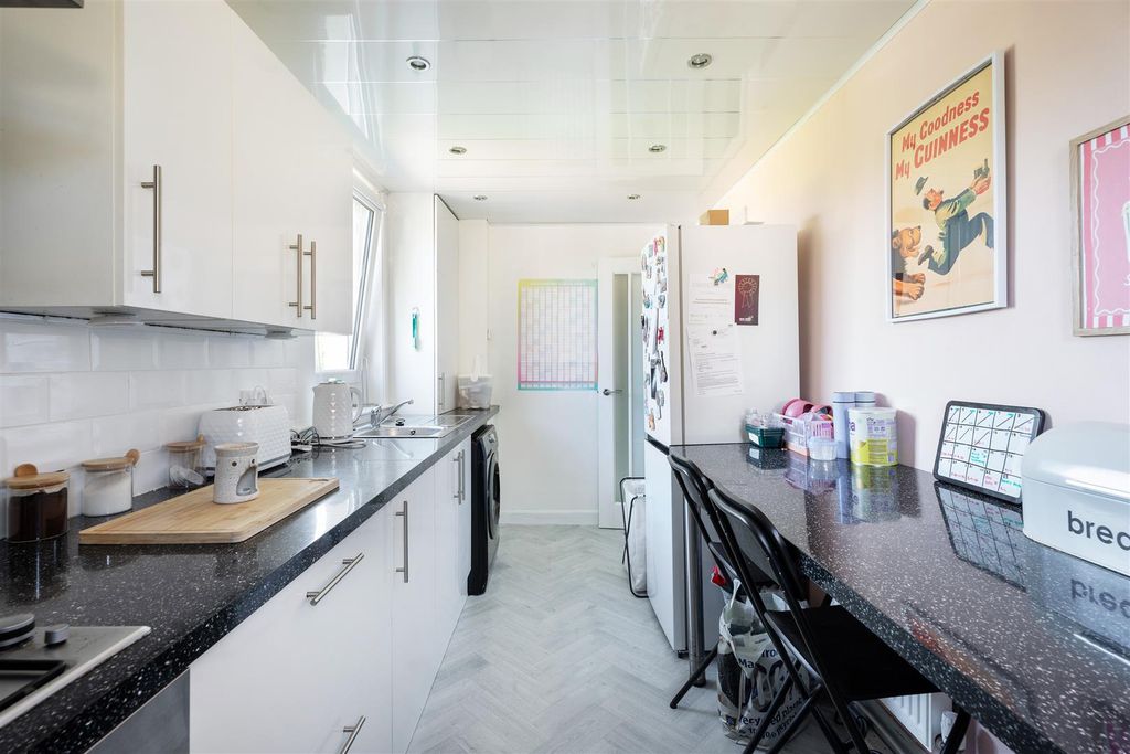 Property photo 3 of 19 29Calderave-09.Jpg