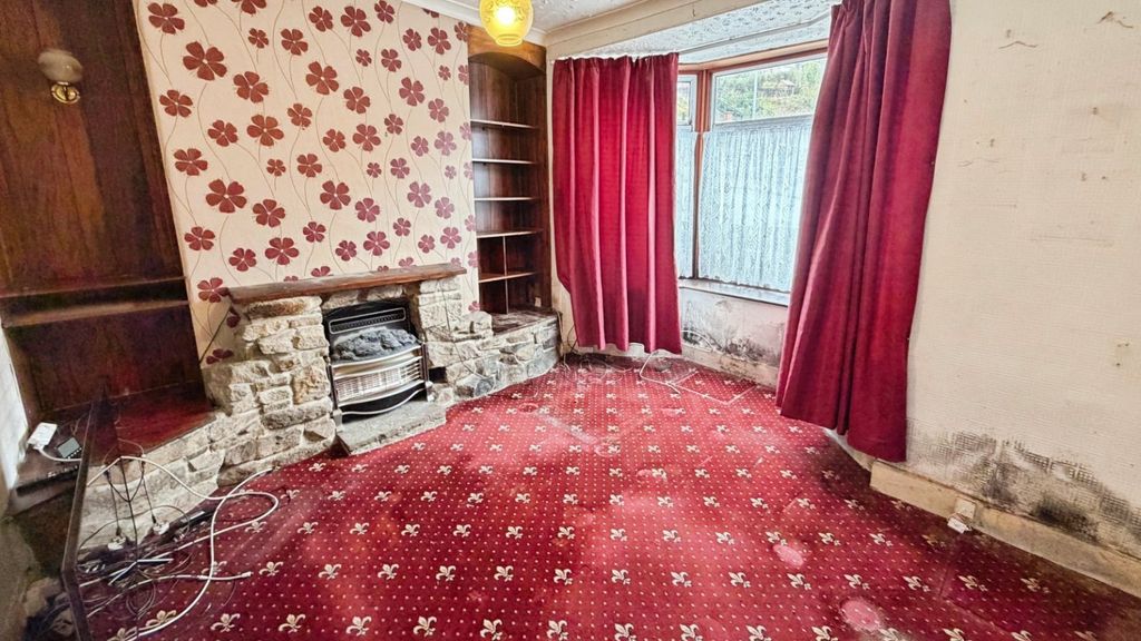 Property photo 2 of 14 Lounge