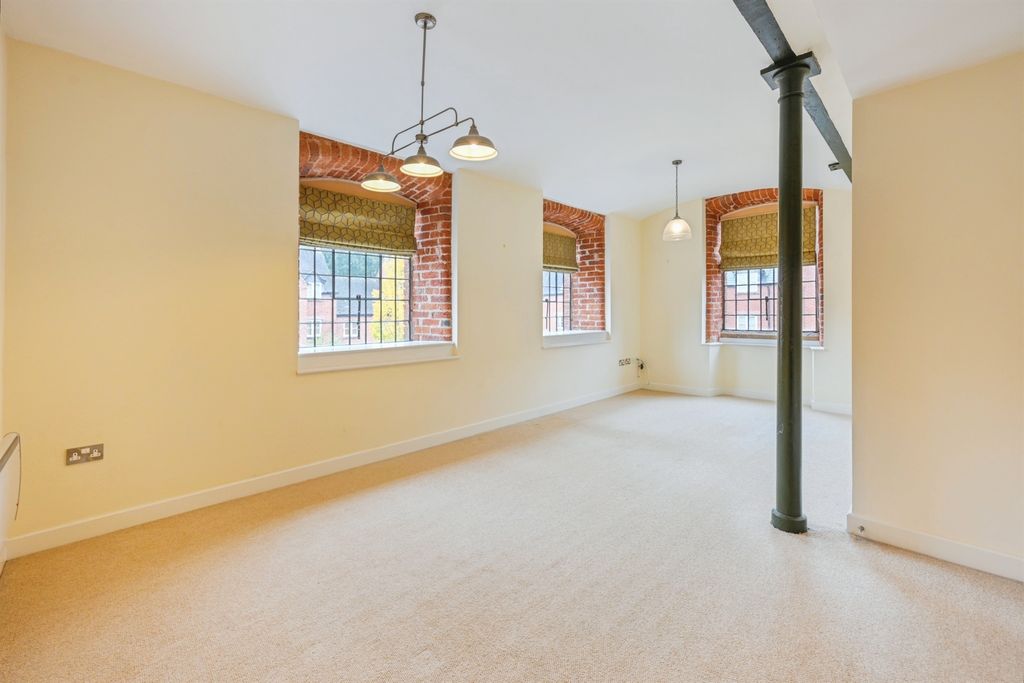 Property photo 2 of 15 Lounge Diner Area: