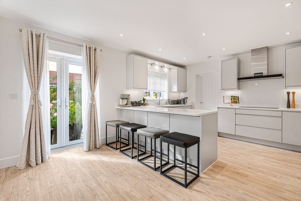 Property photo 2 of 35