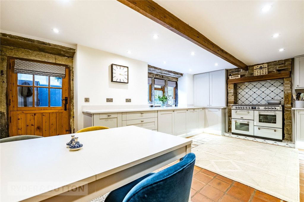 Property photo 2 of 27 Picture No. 17