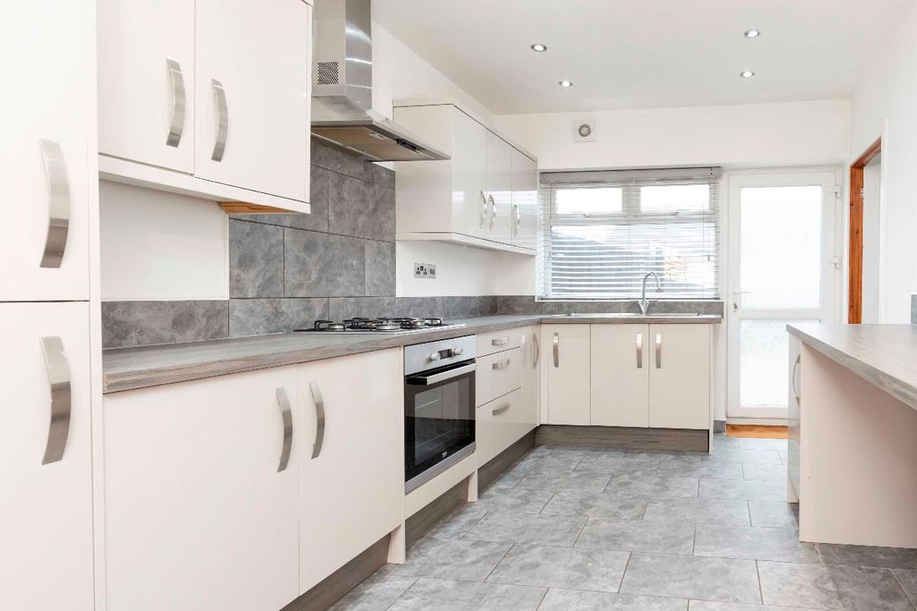 Property photo 1 of 34