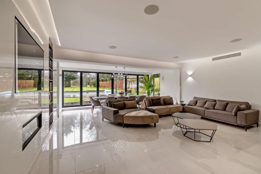 Property photo 2 of 8