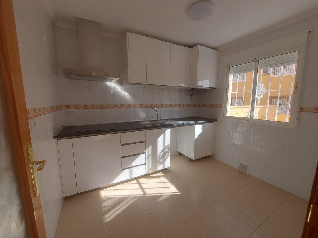 Property photo 3 of 28