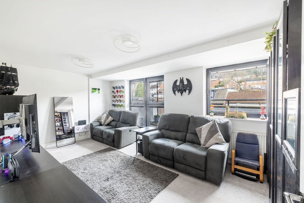 Property photo 2 of 9