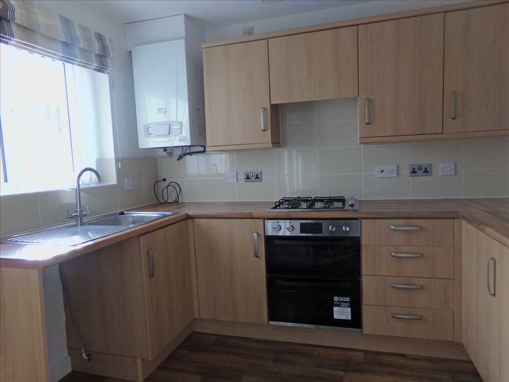 Property photo 3 of 14 Kitchen