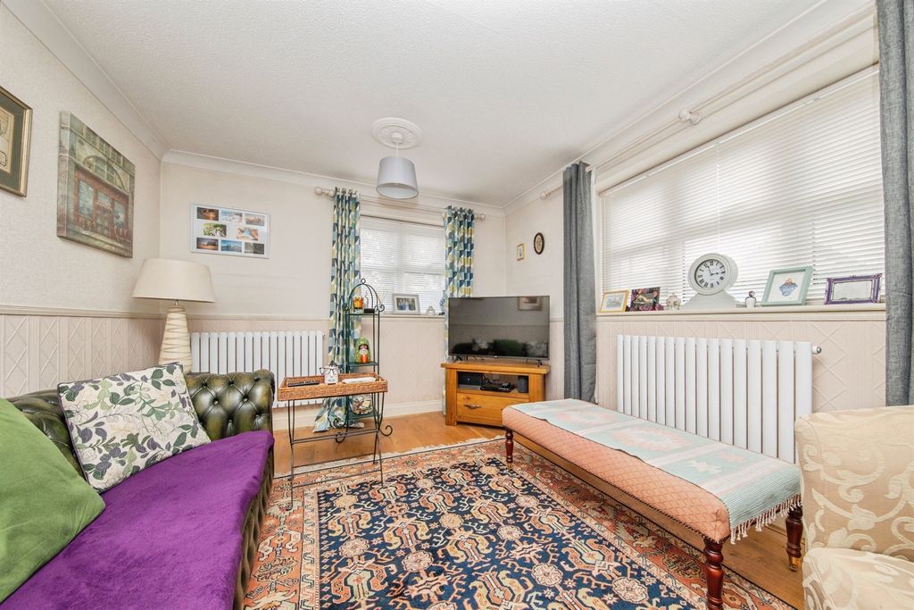 Property photo 2 of 12