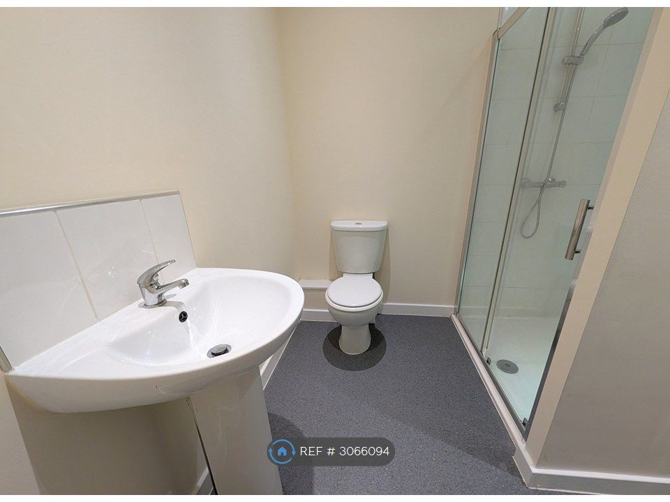 Property photo 3 of 7 Shower Room
