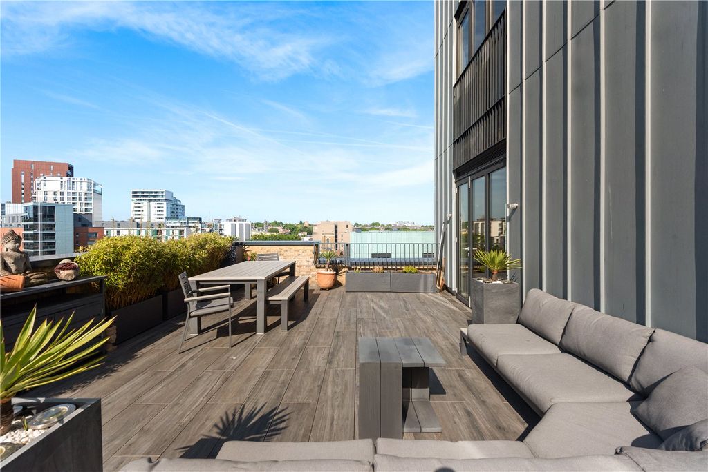 Property photo 2 of 10 Roof Terrace