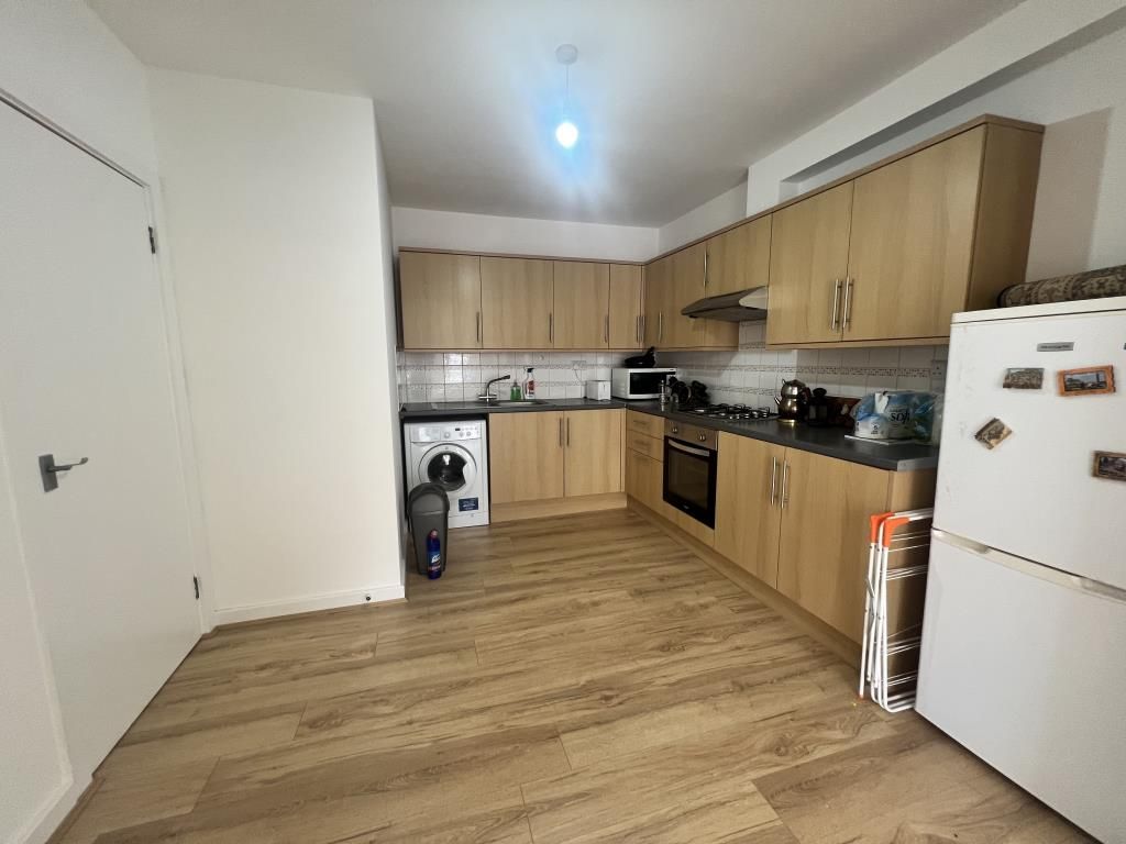 Property photo 3 of 6 Kitchen