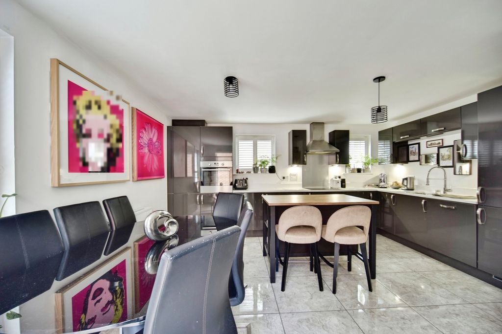 Property photo 1 of 17 Kitchen