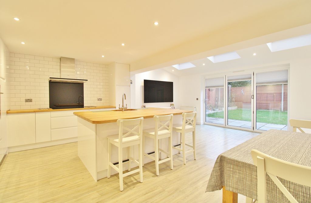 Property photo 2 of 25