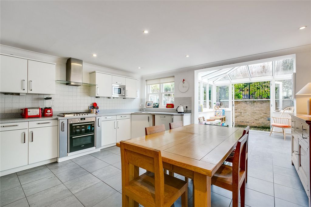 Property photo 2 of 11