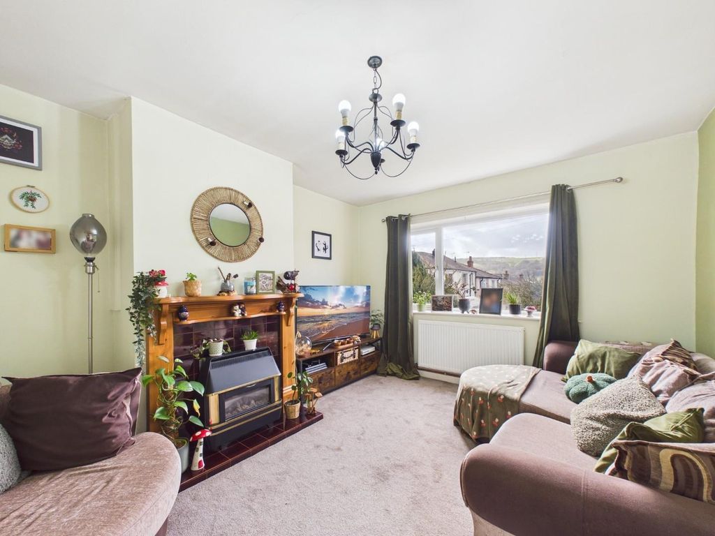 Property photo 3 of 18 Cam01268G0-Pr0440-Still007.Jpg