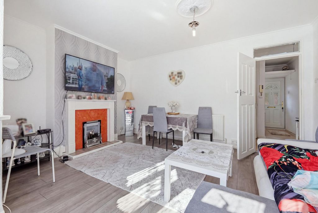 Property photo 3 of 12