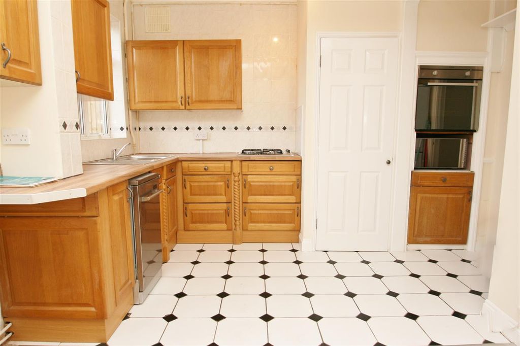 Property photo 3 of 11 Kitchen/Diner