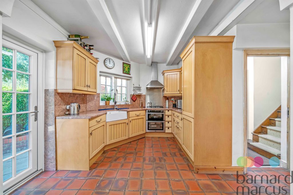 Property photo 2 of 25