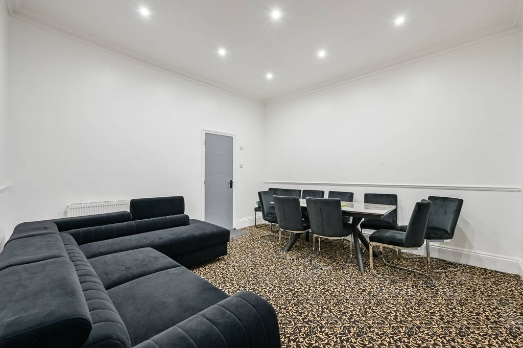 Property photo 3 of 35