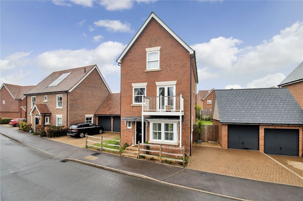 Property photo 1 of 17 3 Hockbury Crescent