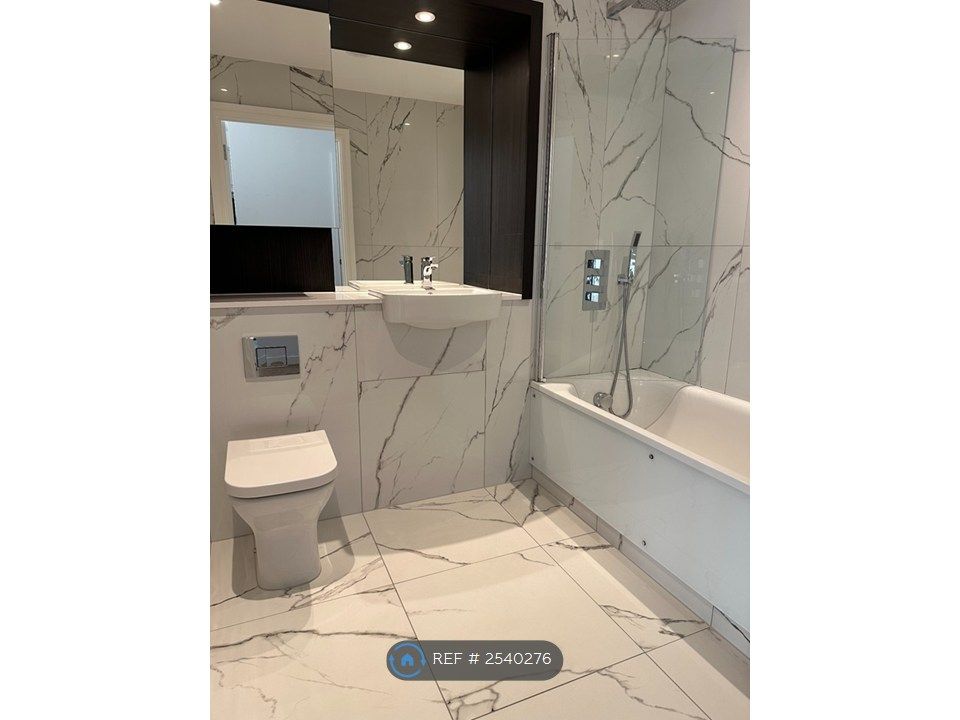 Property photo 3 of 9 Bathroom