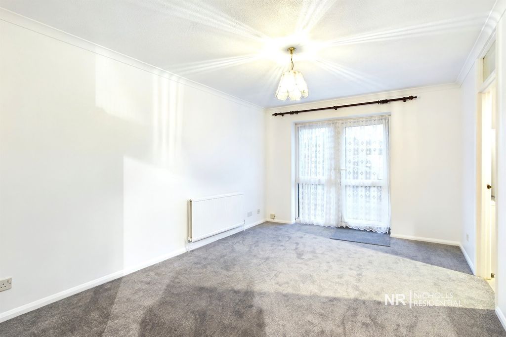 Property photo 2 of 6 Lounge