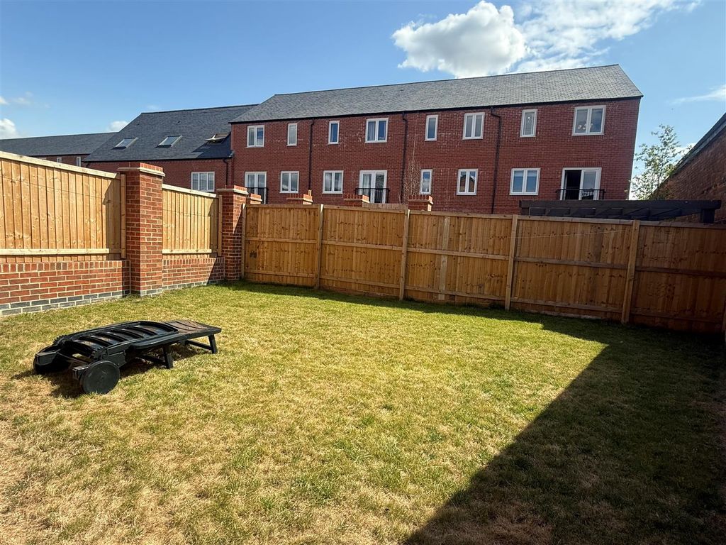 Property photo 2 of 15 Garden.Jpg