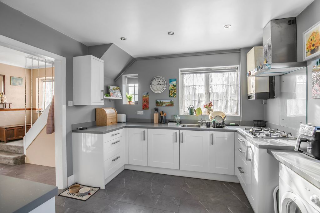 Property photo 2 of 26