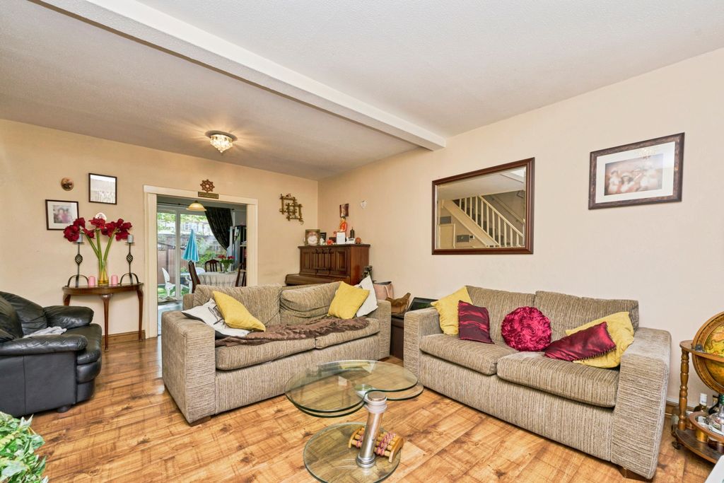 Property photo 2 of 18