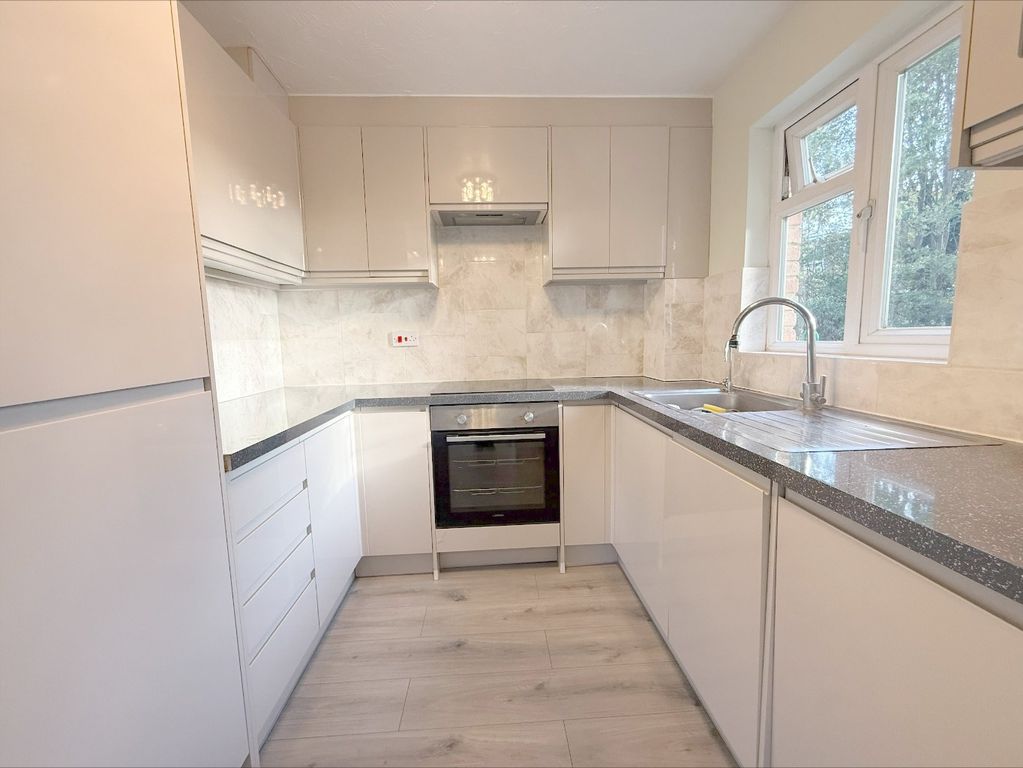 Property photo 2 of 14 5574012