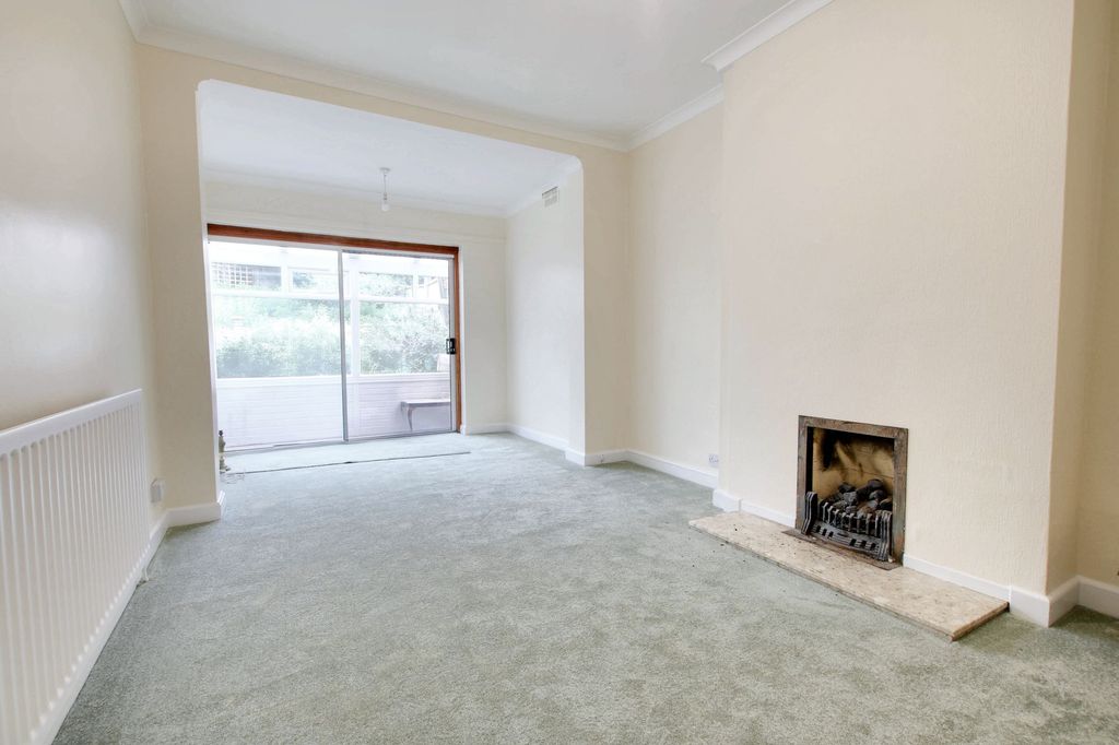 Property photo 3 of 27