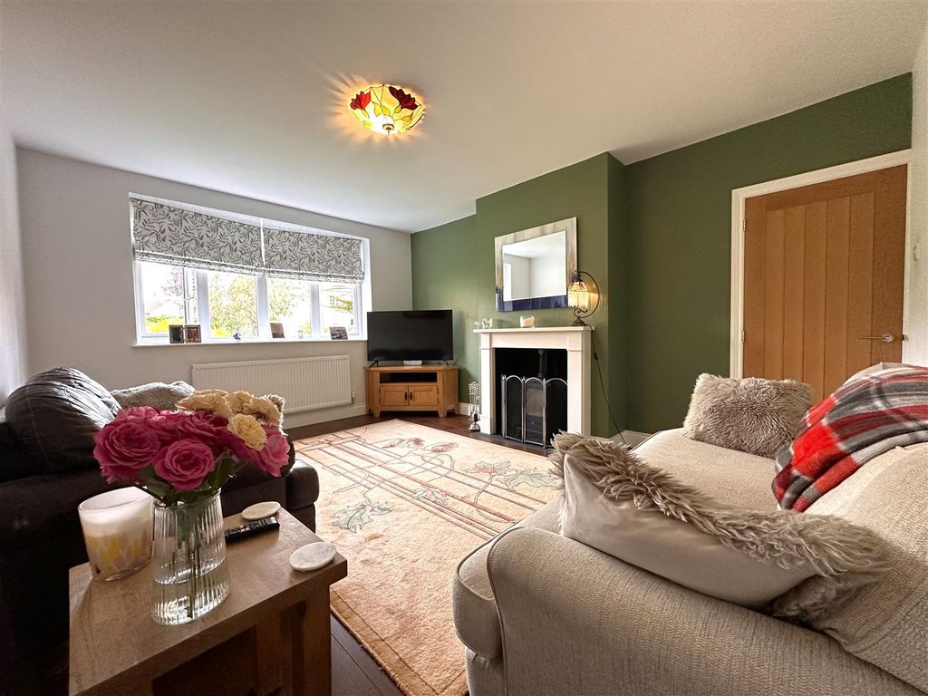 Property photo 2 of 23 Bow-Fronted Living Room 271