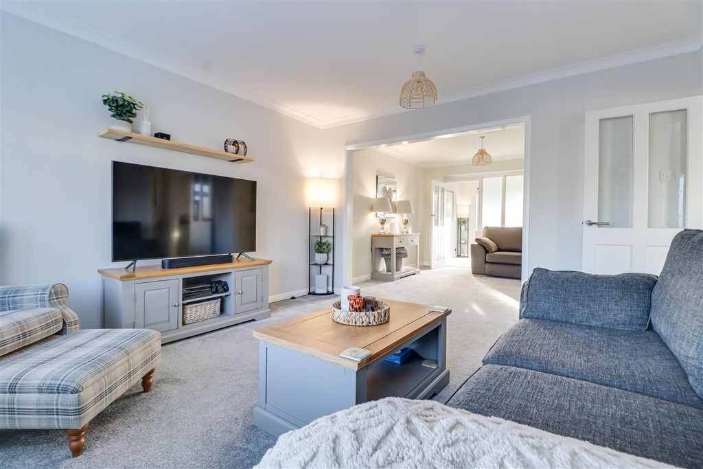 Property photo 2 of 26