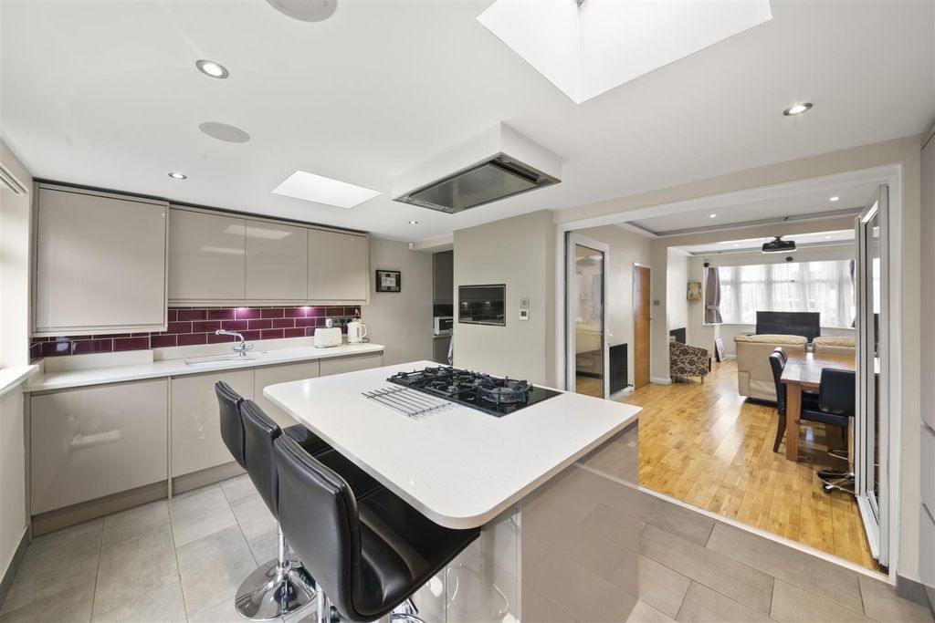 Property photo 2 of 19