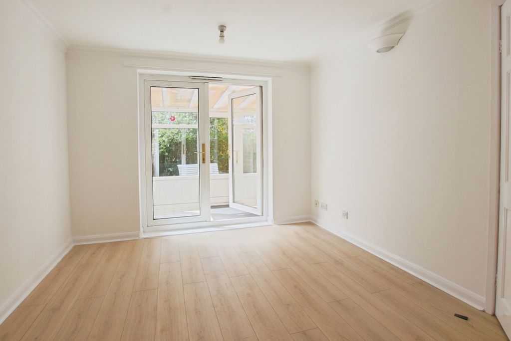 Property photo 3 of 10 4986913