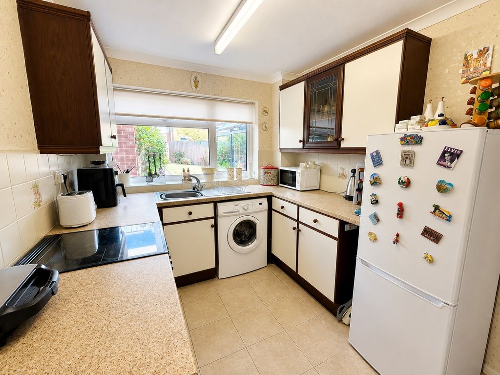 Property photo 3 of 13 Kitchen
