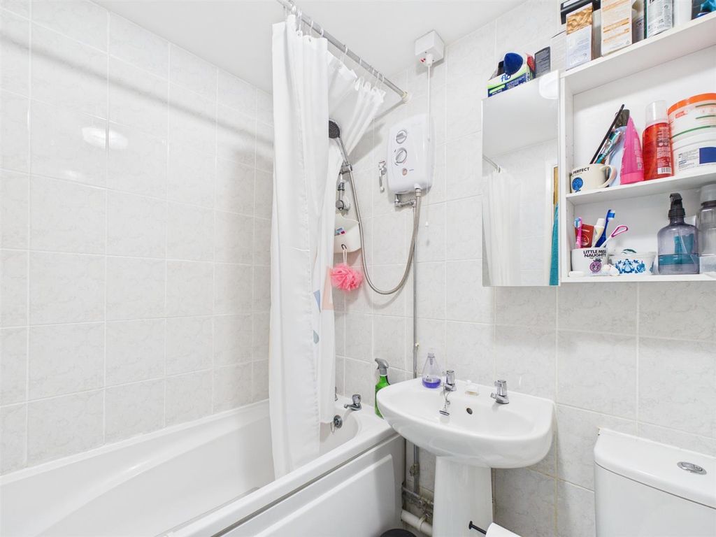 Property photo 2 of 7 Bathroom