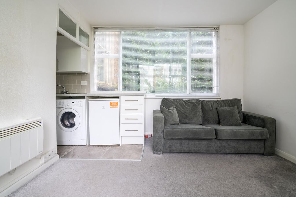 Property photo 2 of 16 Psq - 27, 24 Pembridge Square, W2-10.Jpg