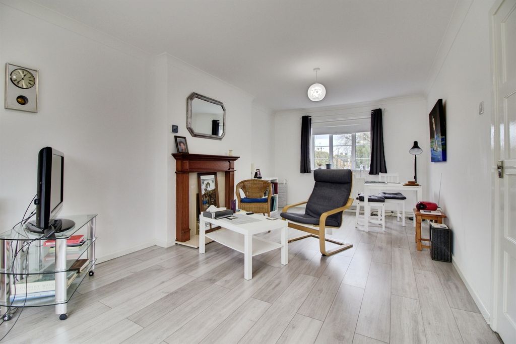 Property photo 2 of 23