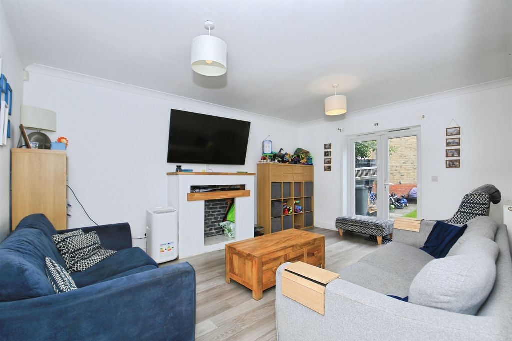Property photo 2 of 20