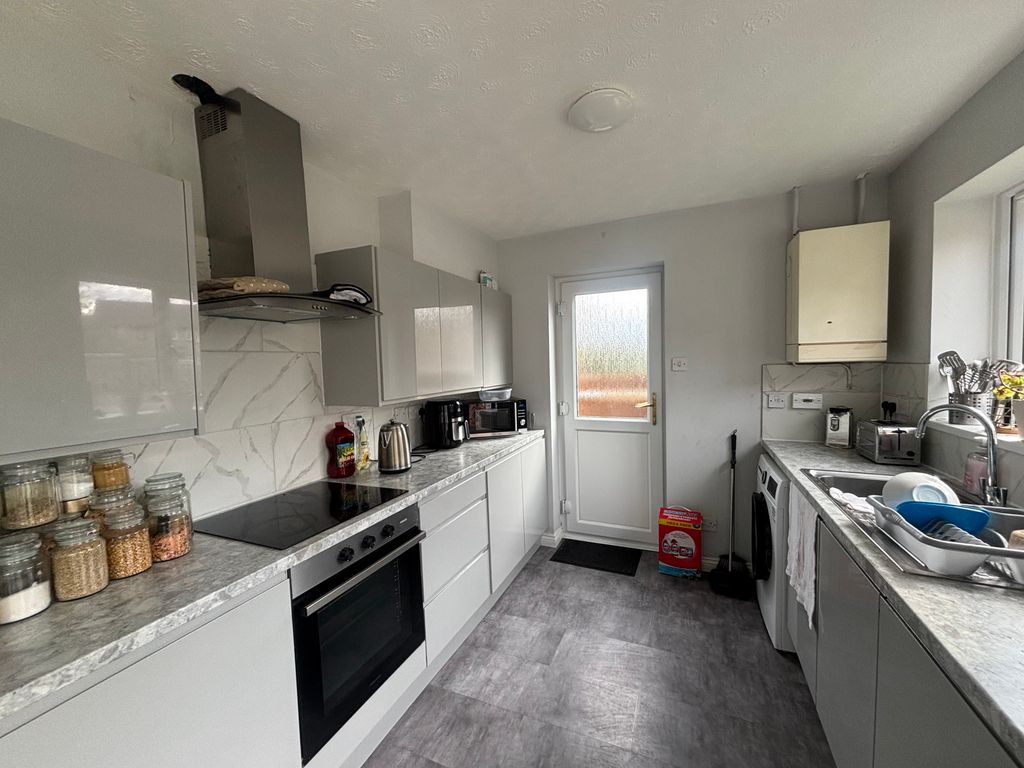 Property photo 3 of 6 Kitchen