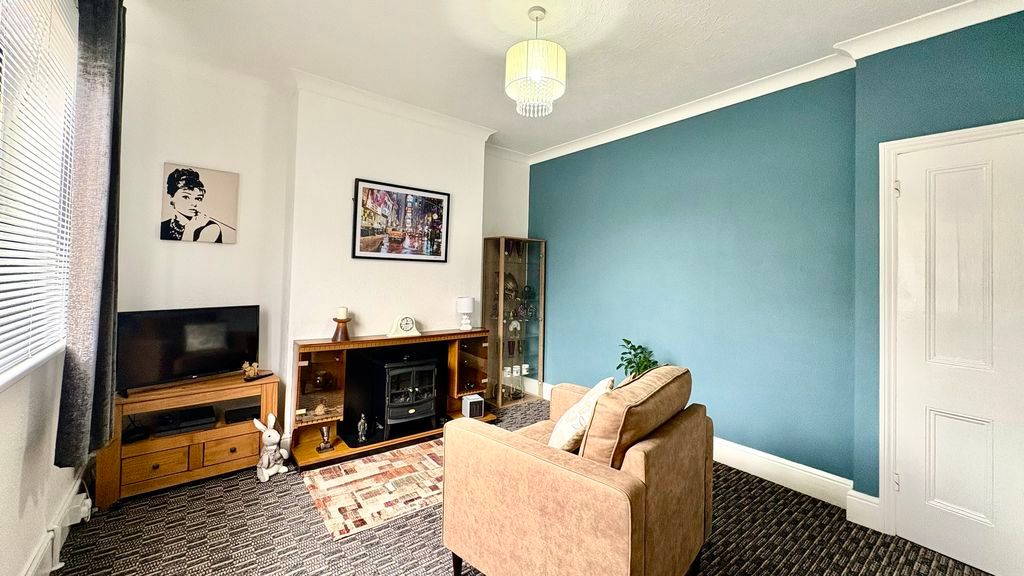 Property photo 3 of 17 Photo 8